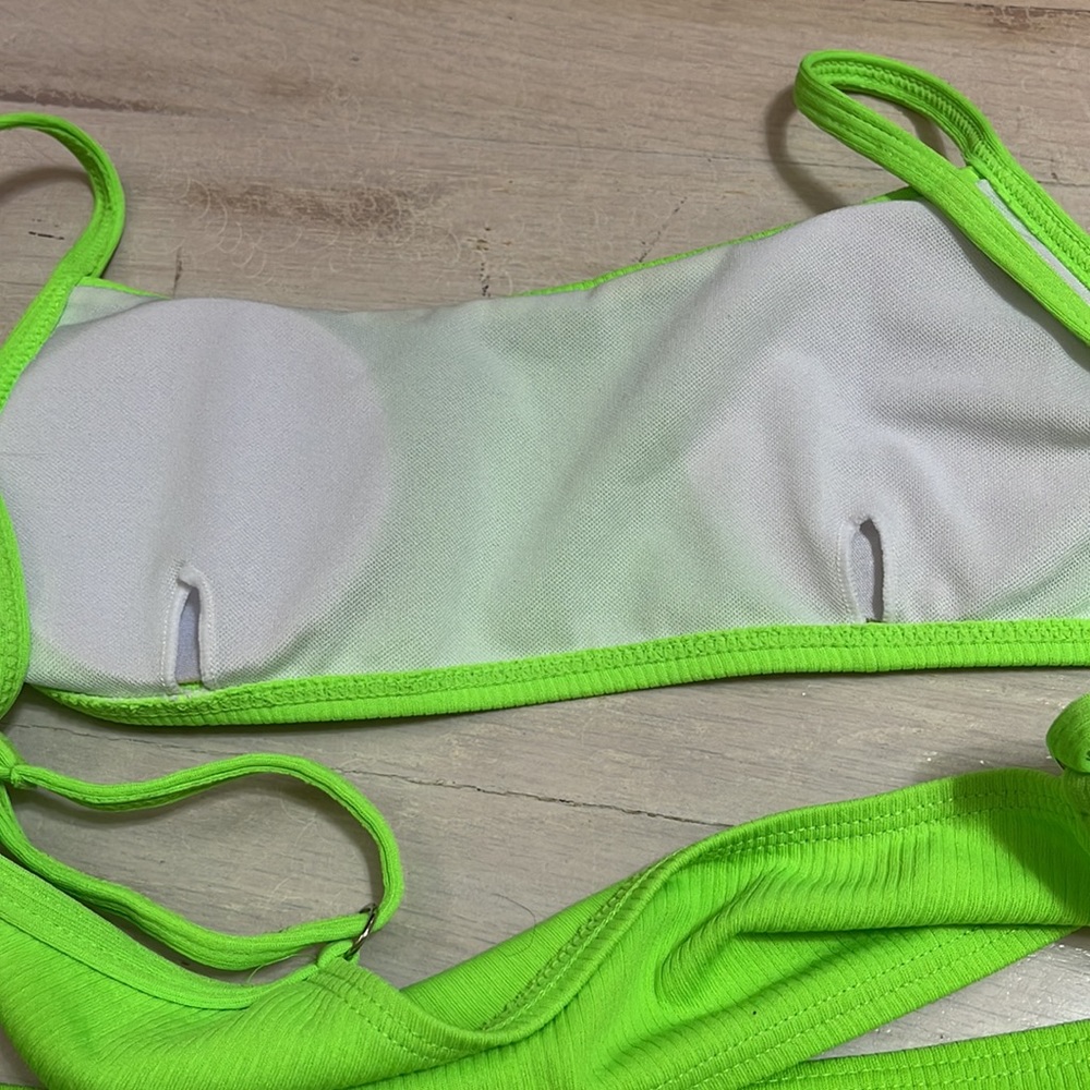Bikini - Picture 6 of 10
